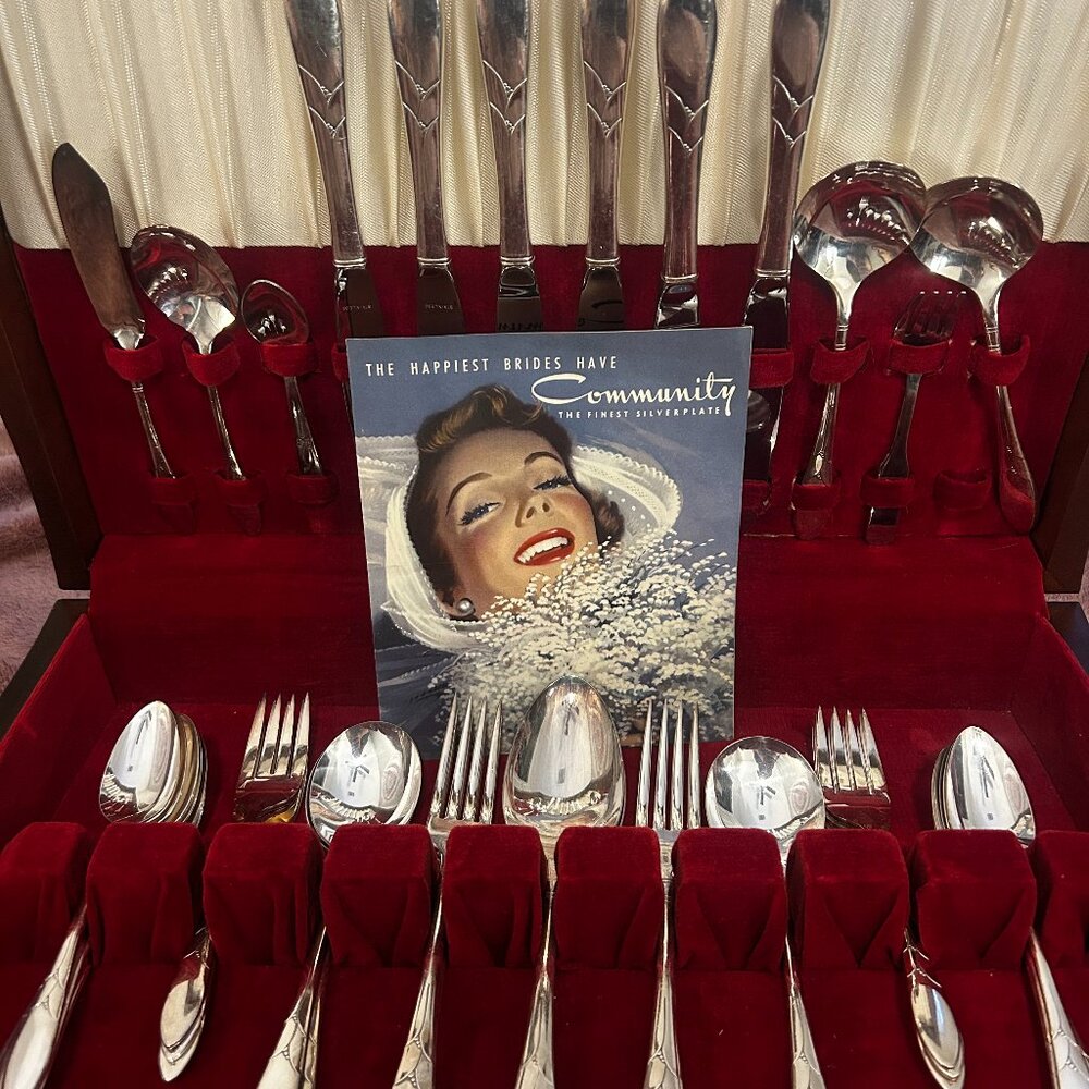 Oneida Vintage Silverware Set